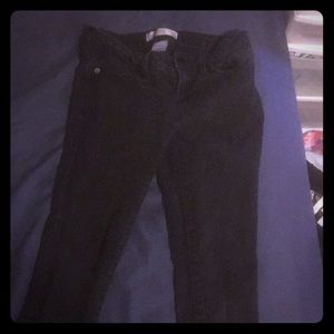 Selling clothing for women / juniors.